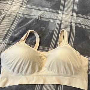 Underoutfit THE COMFORT SHAPING BRA